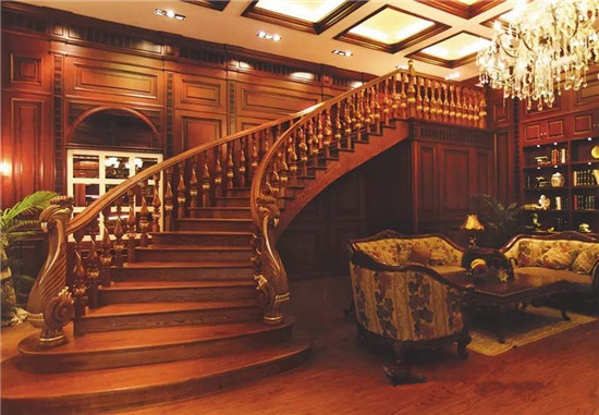 迈丹尼原木定制带你走进实木弧形楼梯的家居魅力！ 
